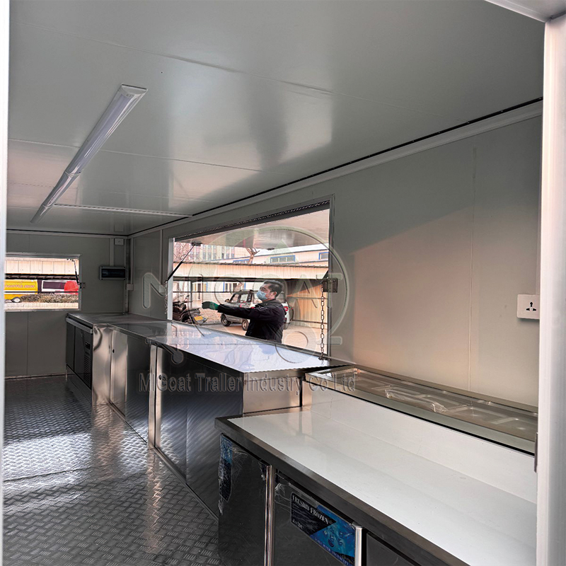 Black 2-Axle Commercial Food T - огляд і ціна Commercial Kitchen Trailer